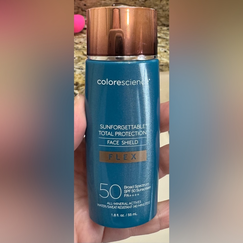 Colorescience Total Protection Face Shield Flex—Shade Light - Picture 6 of 7